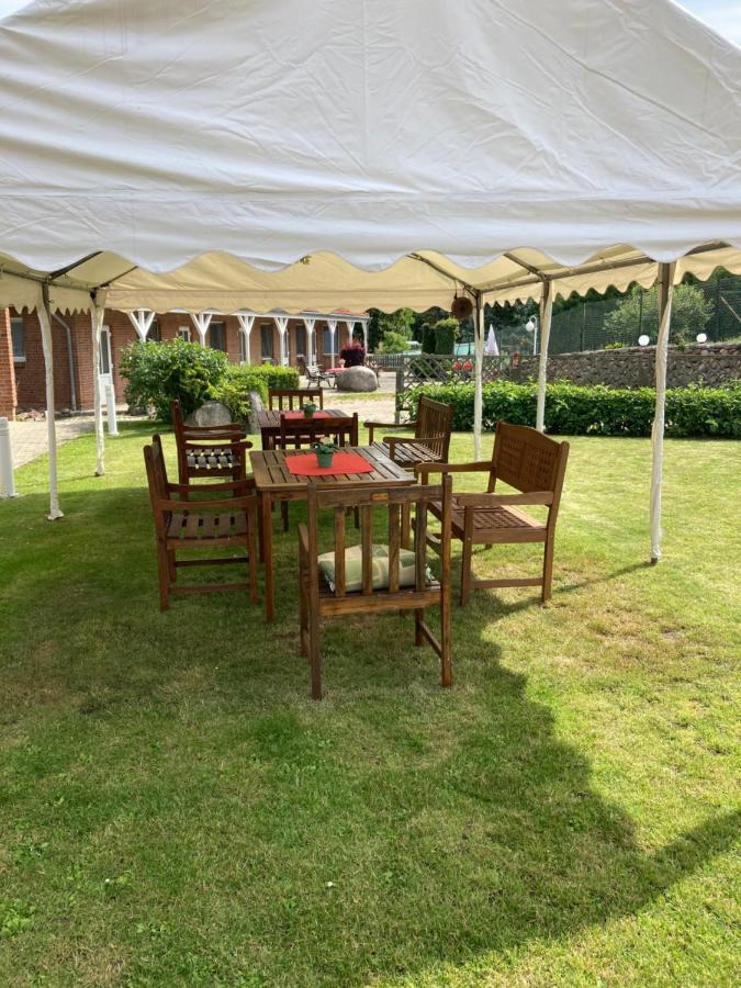 Hotel Am Schlosspark Mallin Екстериор снимка