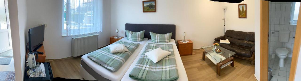 Hotel Am Schlosspark Mallin Стая снимка
