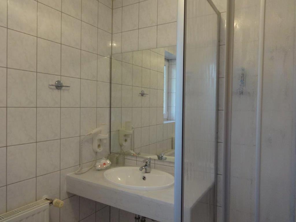 Hotel Am Schlosspark Mallin Стая снимка