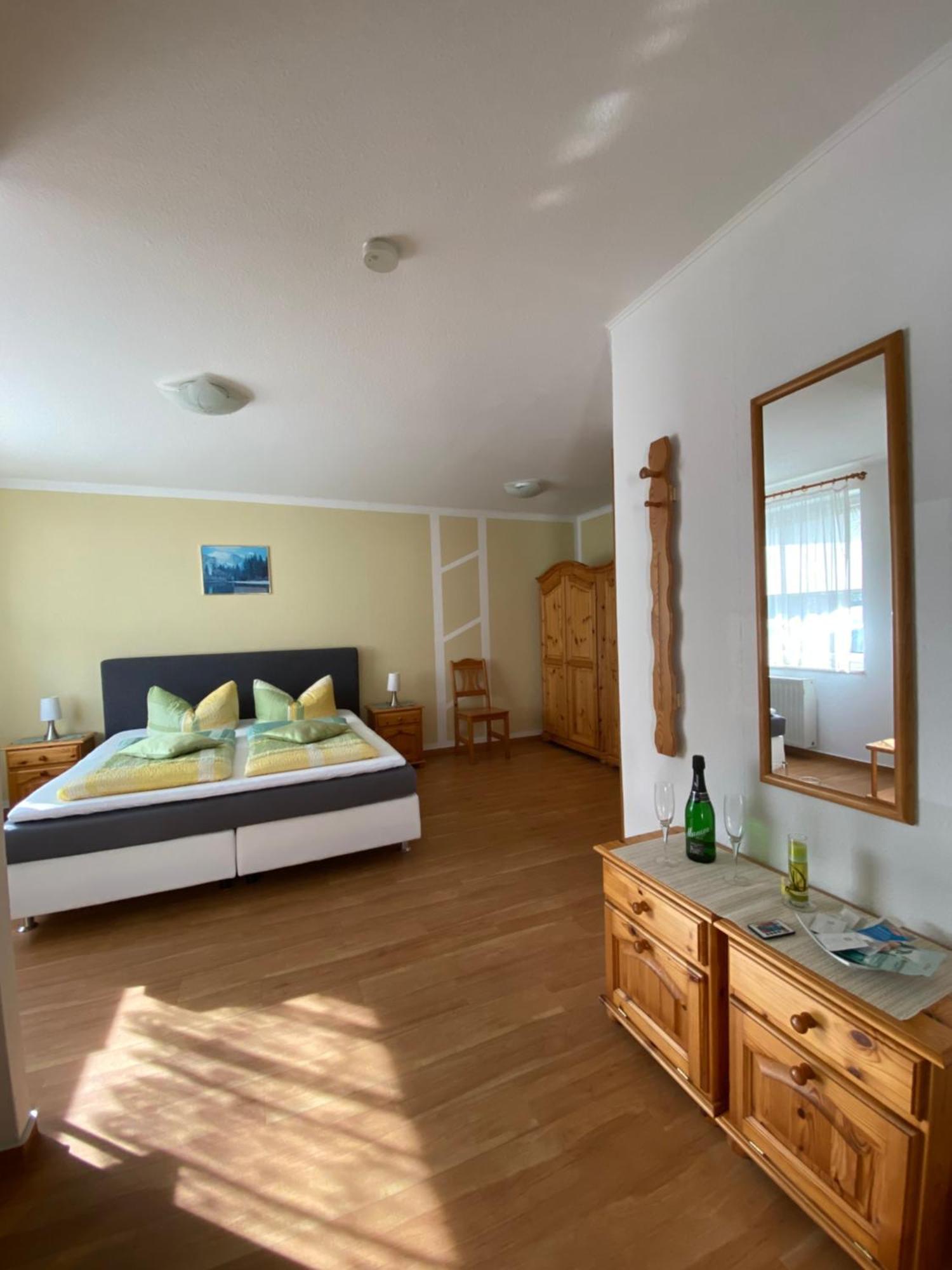 Hotel Am Schlosspark Mallin Стая снимка
