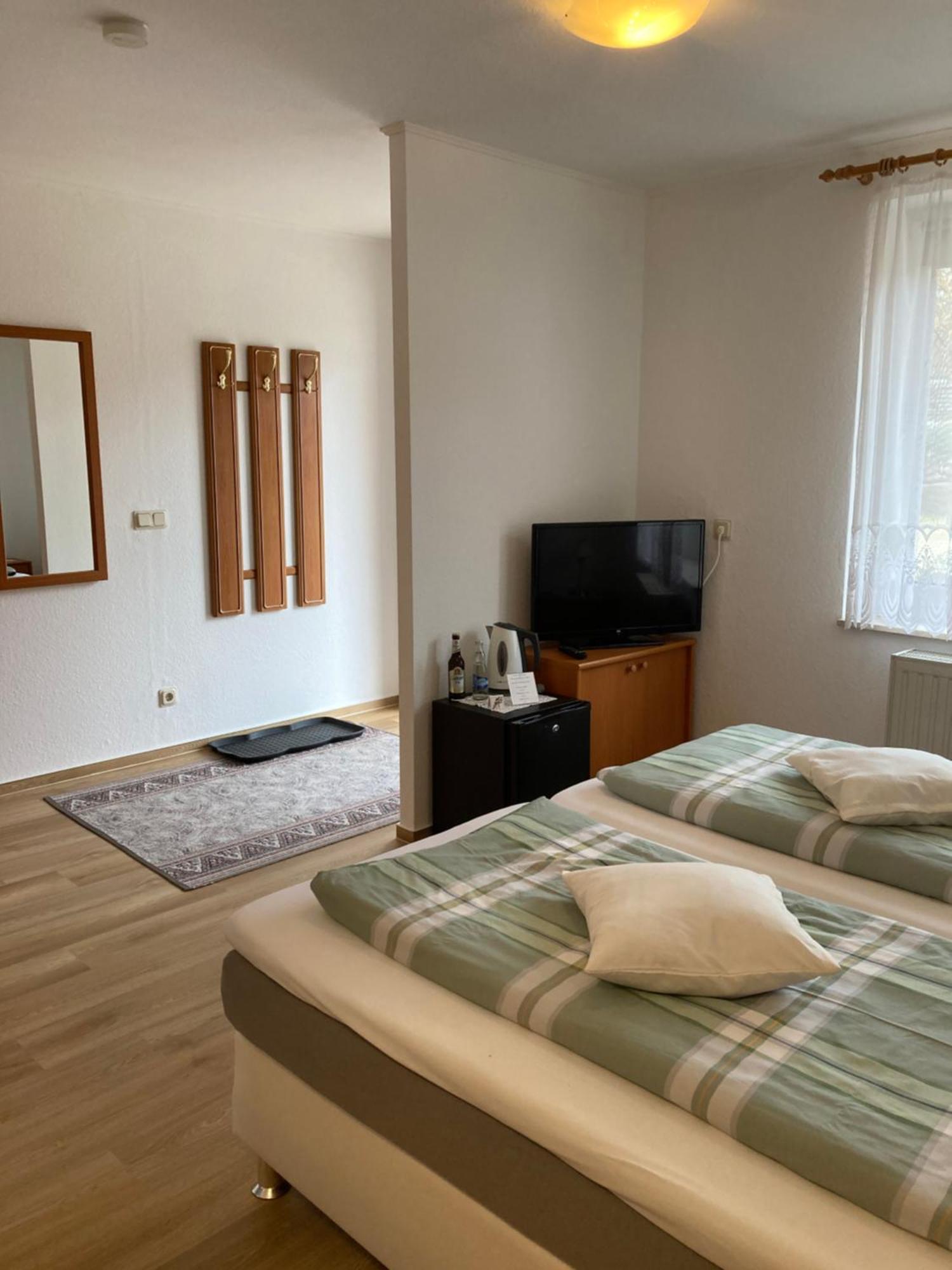 Hotel Am Schlosspark Mallin Стая снимка