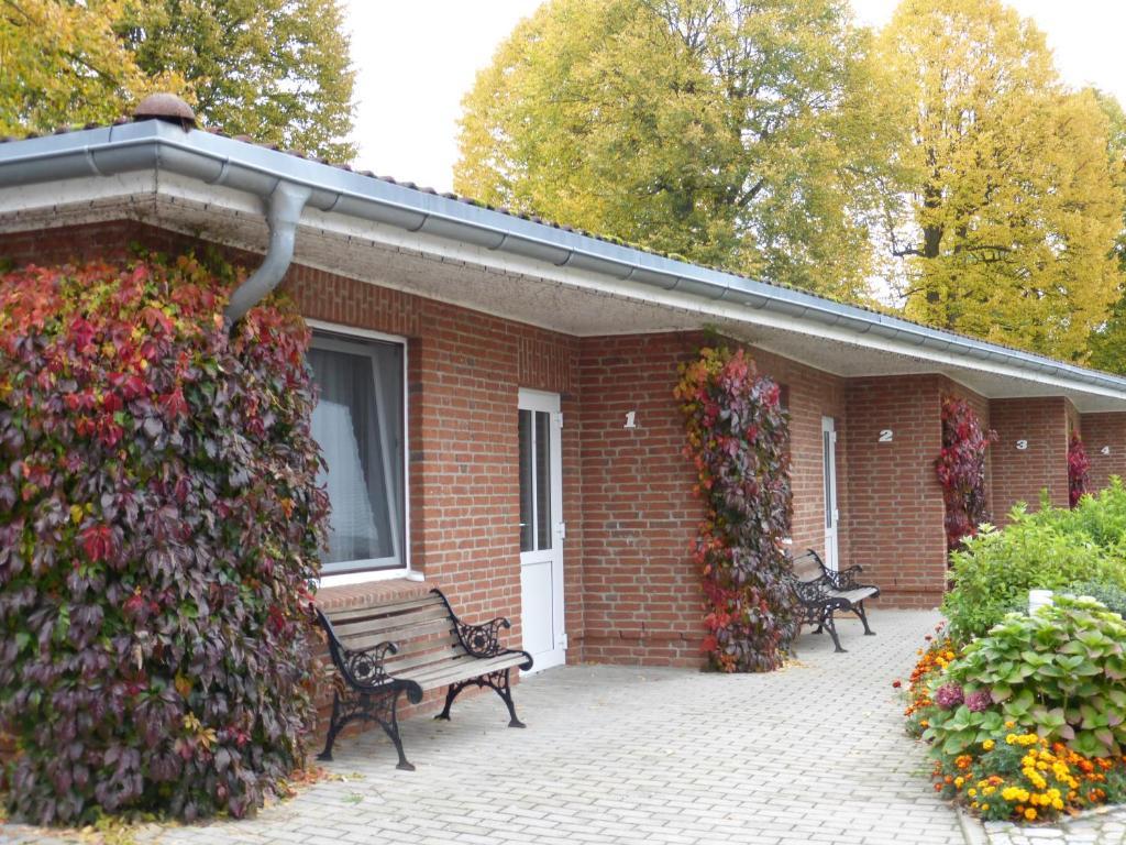 Hotel Am Schlosspark Mallin Екстериор снимка