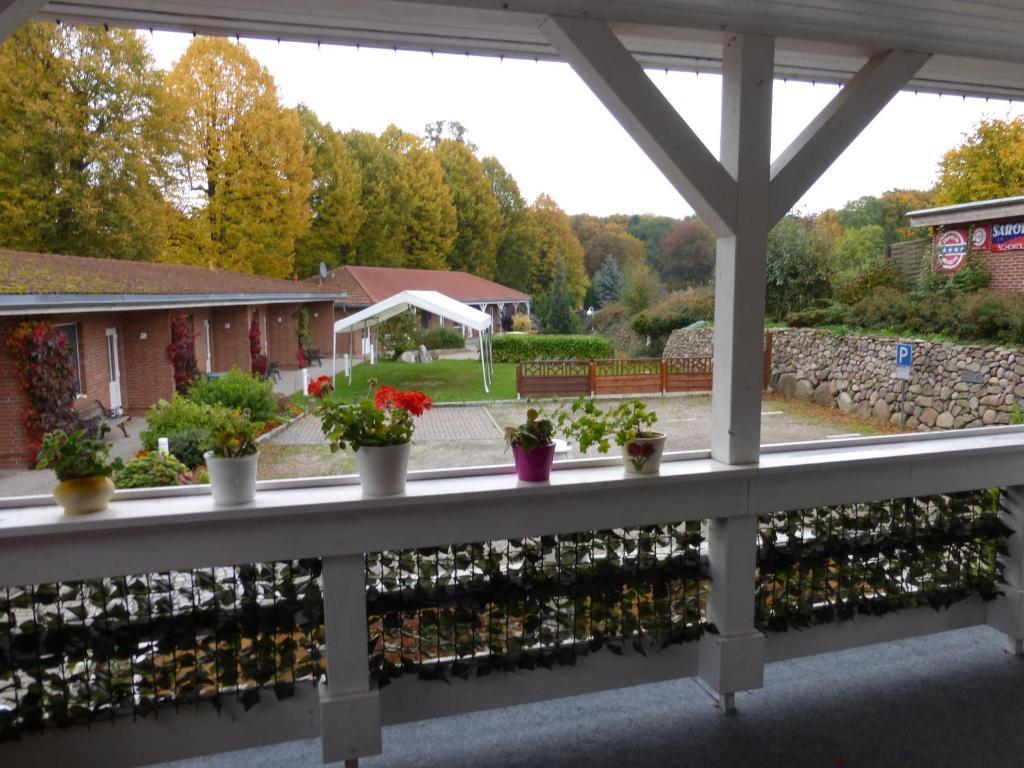 Hotel Am Schlosspark Mallin Екстериор снимка
